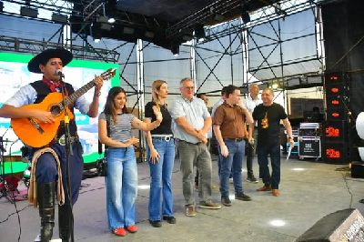 CASTELLI INICIÓ LOS FESTEJOS POR SUS 90 AÑOS